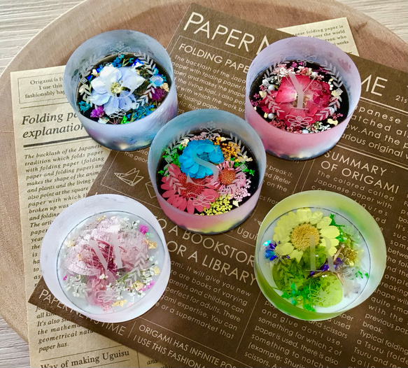 ガラス製フラワーペーパーウェイト イニシャル刻印 母の日 ギフト