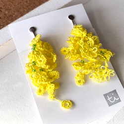 黄色いお花(ミモザ)のニッケルフリーイヤリング　アシンメトリー 8枚目の画像