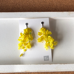 黄色いお花(ミモザ)のニッケルフリーイヤリング　アシンメトリー 3枚目の画像