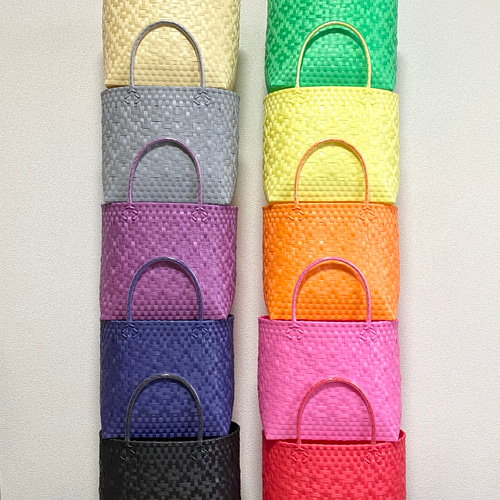 ⭐︎新品・未使用品・レア・タグなし⭐︎ZARA 2025年カゴバッグ/フラワー装飾付 ZARA - ZARA ラフィア ミニ トート バッグ フラワー 花 刺繍 エン