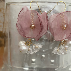 1075 シフォン お花 ゴールド ハンドメイド ピアス イヤリング 大ぶり ad1e88e0f62634cb63293f0014b9e3