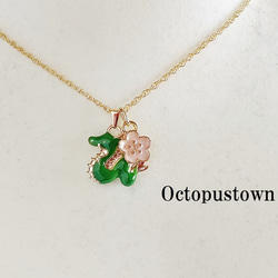 ❀華麗な花❀ 桜と龍のネックレス（ライトピンク×グリーン） 1枚目の画像