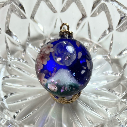 訳ありM247 レジン ネックレス フラワーアレンジ 球体 2.6cm