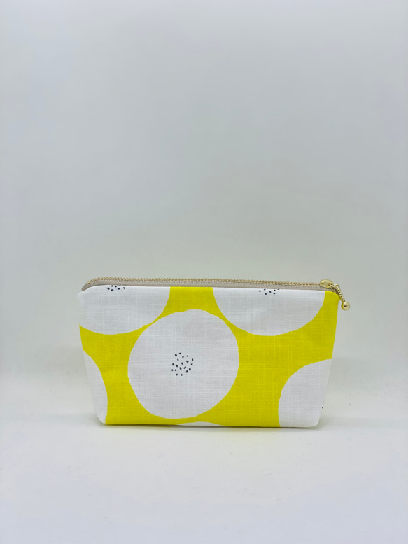あんぱん柄イエロー☆マチ付きポーチ/18cmファスナー♪ ポーチ SORRISO  
