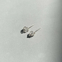金屬纏繞水晶造型耳針 第1張的照片
