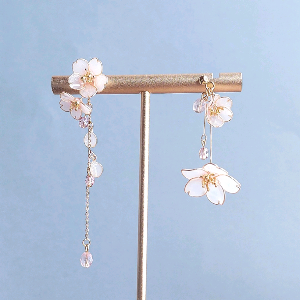 【受注制作❁︎Timelapse ｰ ソメイヨシノ】  アシンメトリーピアス/イヤリング      桜 アクセサリー 花