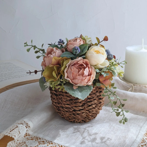 アンティークローズのバスケットアレンジ ｜くすみピンクのバラが