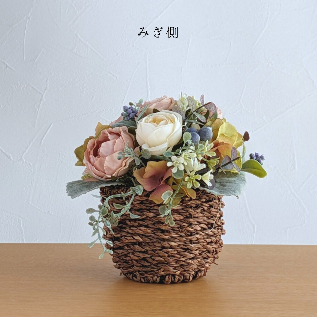 アンティークローズのバスケットアレンジ ｜くすみピンクのバラが可愛い♪｜ 綺麗が続くアーティフィシャルフラワー (造花)