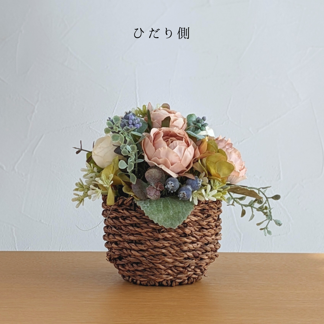アンティークローズのバスケットアレンジ ｜くすみピンクのバラが可愛い♪｜ 綺麗が続くアーティフィシャルフラワー (造花)