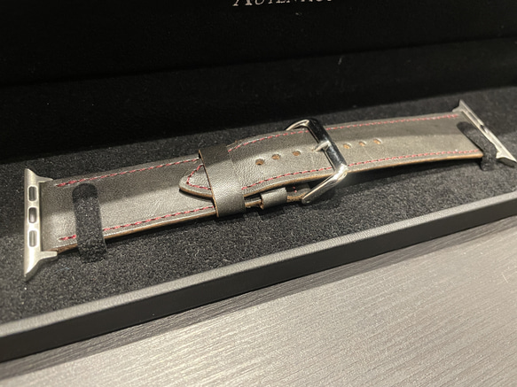 Apple Watch leather belt RED stitch 2枚目の画像