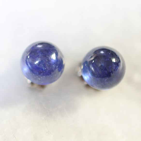 (1 件) 非洲藍色藍寶石耳環（6 毫米，鈦柱） 第1張的照片
