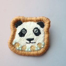 パンダの刺繍ブローチ 4枚目の画像