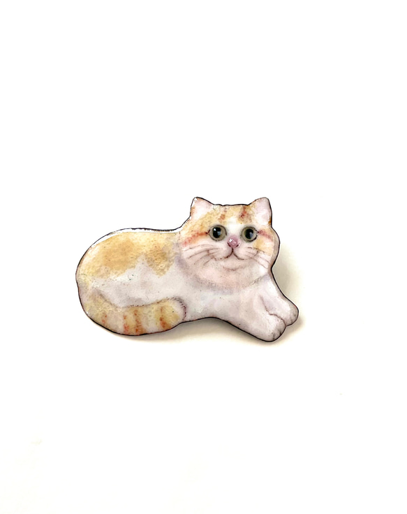 七宝焼　しっぽう焼き　ブリティッシュショートヘア猫さんのブローチ 1枚目の画像