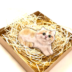 七宝焼　しっぽう焼き　ブリティッシュショートヘア猫さんのブローチ 4枚目の画像