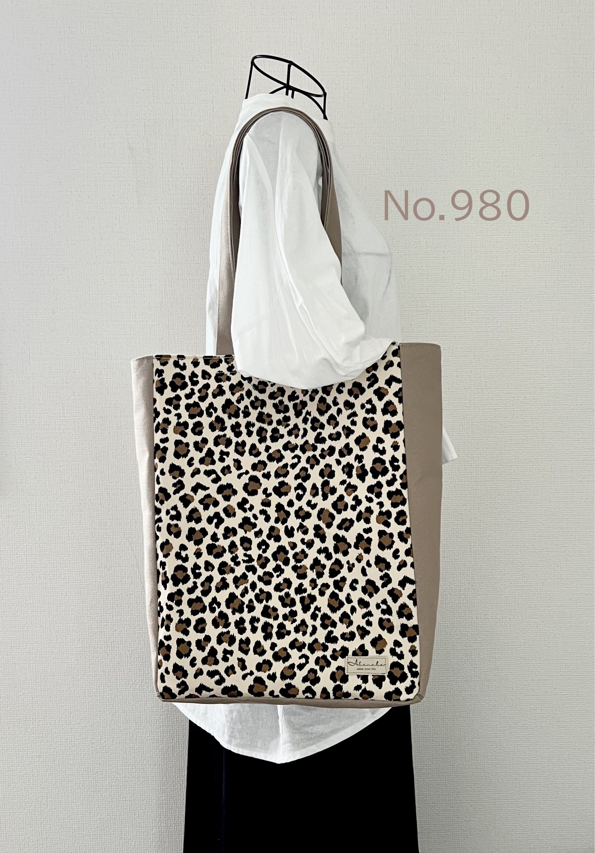 豹柄　アイボリー　縦長トートバッグ　Lサイズ　アニマル　倉敷帆布使用　レオパレード　トートバッグ　akaneko