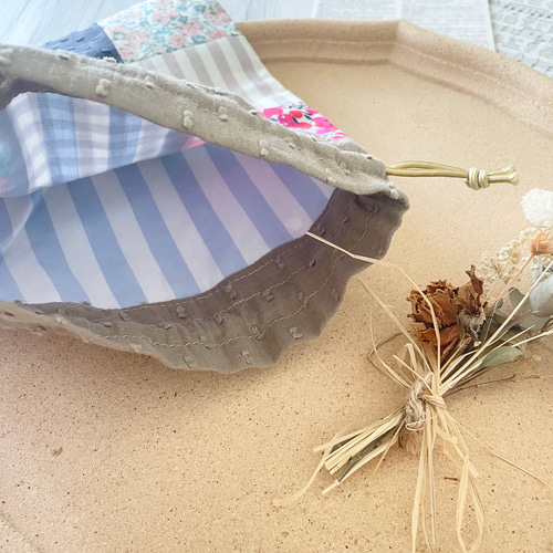 リバティ⭐︎パッチワークの巾着袋☆リバティ(レッド系)×グレードット