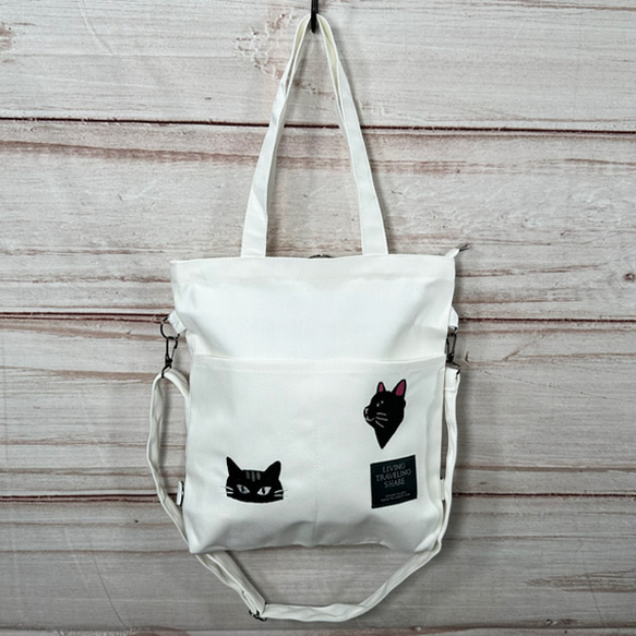 【送料無料】2匹の黒猫の刺繍 内ポケット付き キャンバス ２WAY ショルダートートバッグ＜ホワイト＞ 1枚目の画像