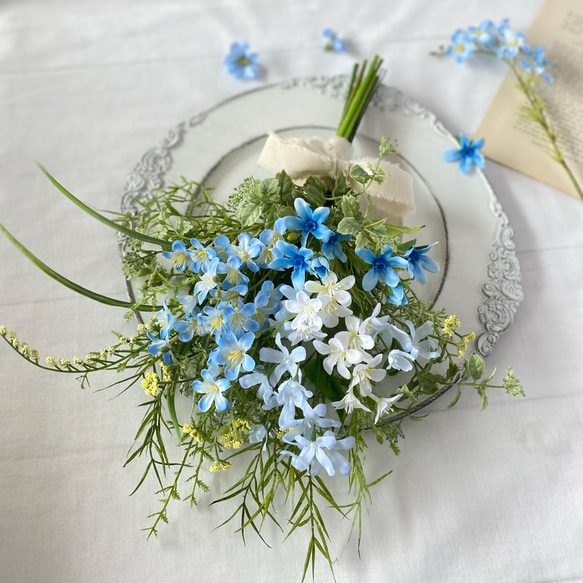 ネモフィラブルーの花束スワッグ（壁掛け　花束　ブーケ　スワッグ　母の日　結婚祝い　引越し祝い　ギフト　送別会） 4枚目の画像