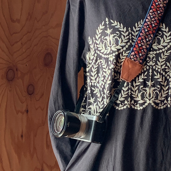 Kogin-zashi 相機背帶 超薄櫻花圖案 [刺繡 ☺︎ 牛仔布復刻] 櫻花 ⌘ 接受預訂 ⌘ 櫻花 2026 第9張的照片