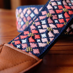 Kogin-zashi 相機背帶 超薄櫻花圖案 [刺繡 ☺︎ 牛仔布復刻] 櫻花 ⌘ 接受預訂 ⌘ 櫻花 2026 第14張的照片