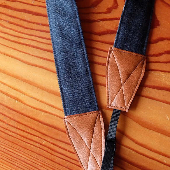 Kogin-zashi 相機背帶 超薄櫻花圖案 [刺繡 ☺︎ 牛仔布復刻] 櫻花 ⌘ 接受預訂 ⌘ 櫻花 2026 第4張的照片