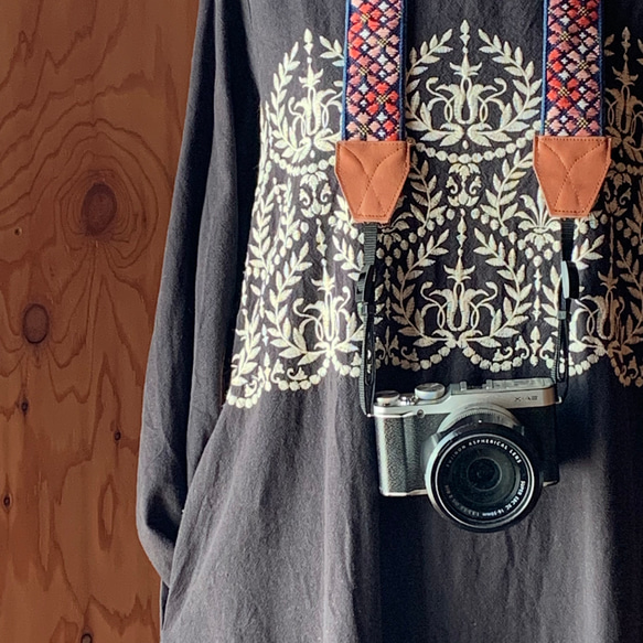 Kogin-zashi 相機背帶 超薄櫻花圖案 [刺繡 ☺︎ 牛仔布復刻] 櫻花 ⌘ 接受預訂 ⌘ 櫻花 2026 第2張的照片