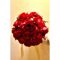 ♦︎送料無料♦︎ 直径30cm 赤薔薇　アーティフィシャルフラワー　ブーケブートニア付 1枚目の画像