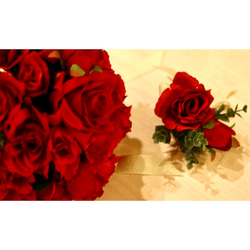 ♦︎送料無料♦︎ 直径30cm 赤薔薇　アーティフィシャルフラワー　ブーケブートニア付 5枚目の画像