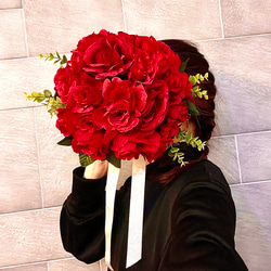 ♦︎送料無料♦︎ 直径30cm 赤薔薇　アーティフィシャルフラワー　ブーケブートニア付 3枚目の画像