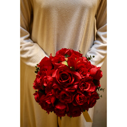 ♦︎送料無料♦︎ 直径30cm 赤薔薇　アーティフィシャルフラワー　ブーケブートニア付 2枚目の画像