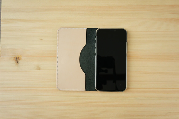 牛革 iPhone15 / 15 Pro カバー  ヌメ革  レザーケース  手帳型  ブラックカラー 3枚目の画像