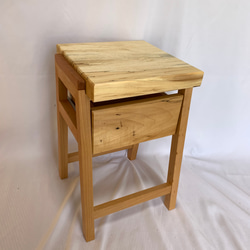 栃木無垢材を使って手造りしたナイトテーブル、サイドテーブル 3枚目の画像