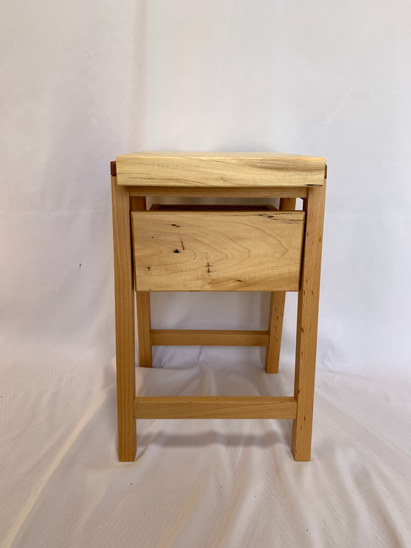 栃木無垢材を使って手造りしたナイトテーブル、サイドテーブル 4枚目の画像