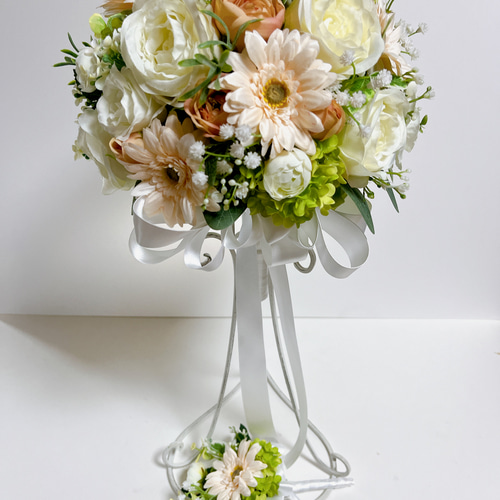 淡い色合わせのガーベラとバラいっぱいのウェディングブーケ