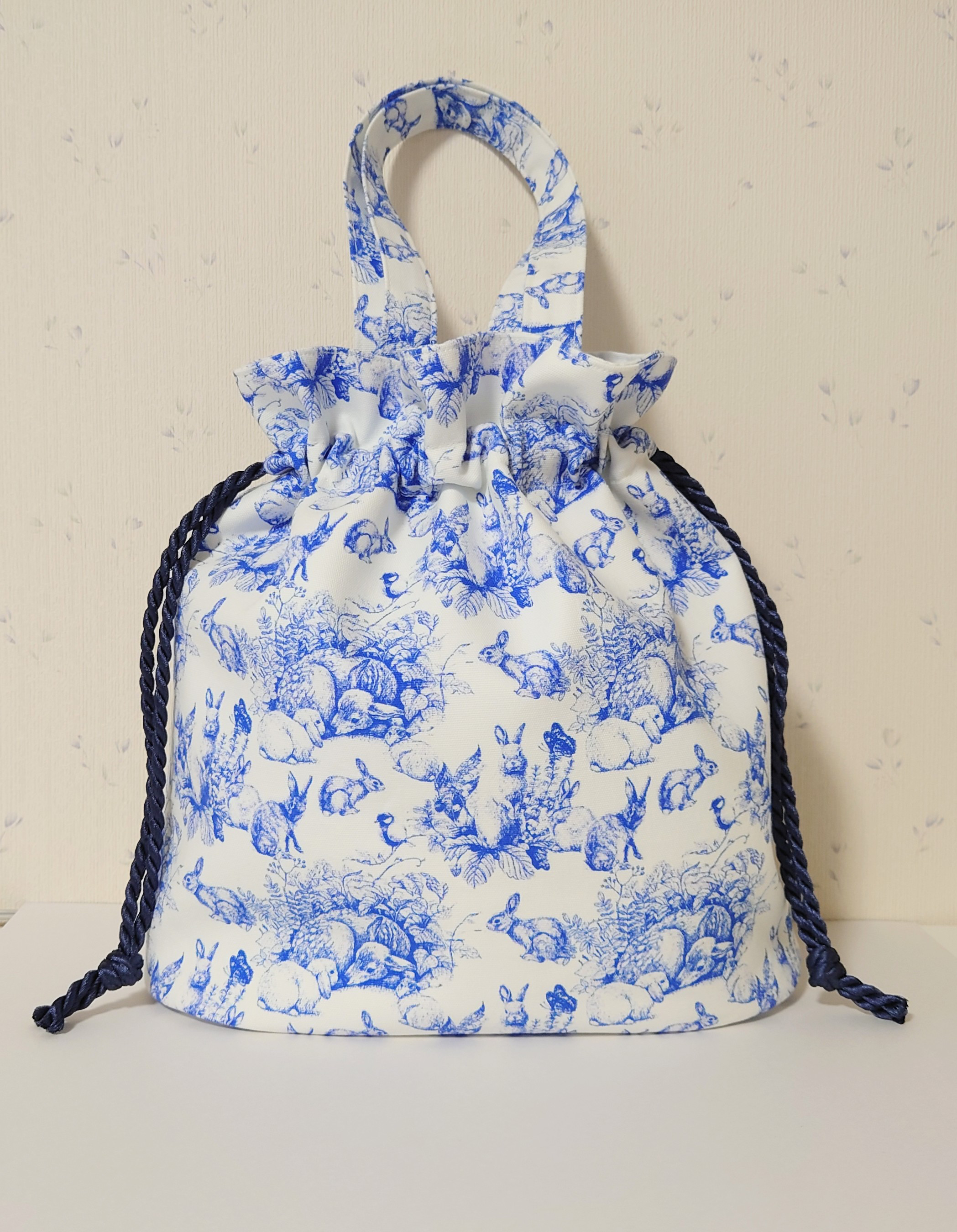 ハンドメイドオーダー品　ウサギ、ペンギン巾着 ペンギン巾着 『ペンギン着』（Lサイズ/ナップサックタイプ）