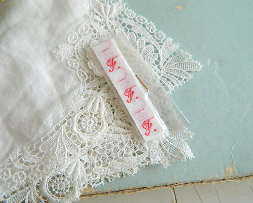 イニシャルテープ【F】縦文字 フランスアンティーク リボン・テープ