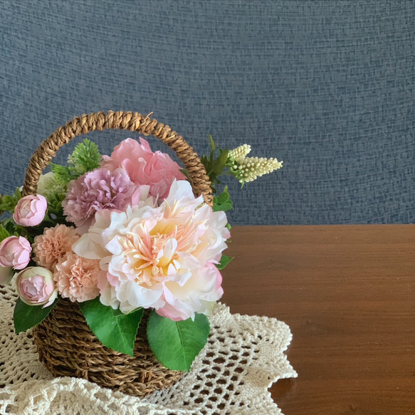 【母の日フラワーバスケット】 ピンク　ダリア　ピオニー　カーネーション　ギフト　母の日　造花　 11枚目の画像