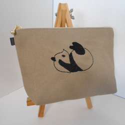ごろりんパンダさん刺繍の帆布のポーチ　モカ１６㎝　１８㎝　２０㎝ 2枚目の画像