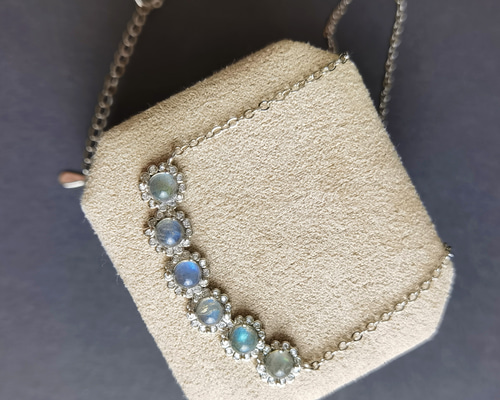 天然石「神秘的な波動」強遊色ラブラドライト☆ネックレス♪つけっ