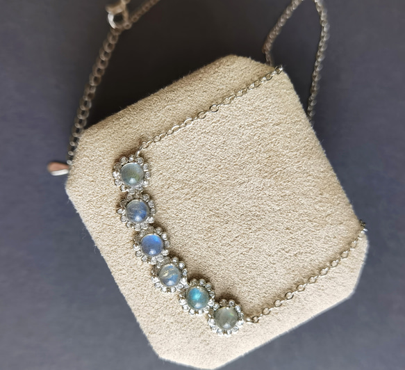 天然石「神秘的な波動」強遊色ラブラドライト☆ネックレス♪つけっ