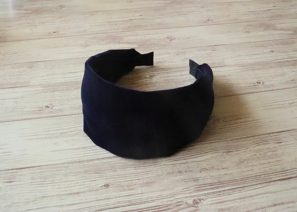 ベロアのシンプルな幅広カチューシャ（ネイビー）ベルベット 卒業式 卒