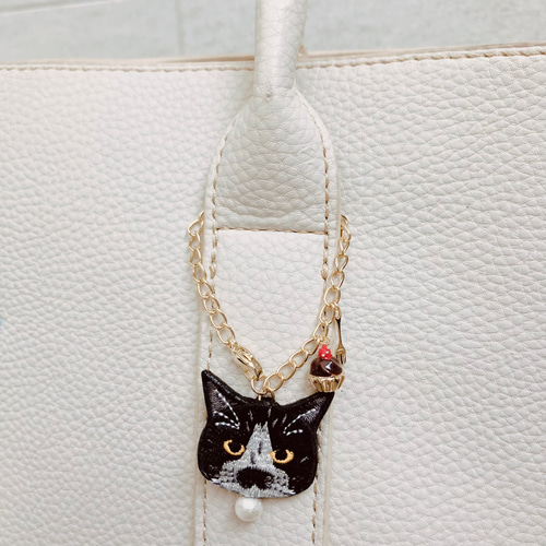 猫様　バッグチャーム付き+300円 猫様 バッグチャーム付き+300円 - メルカリ