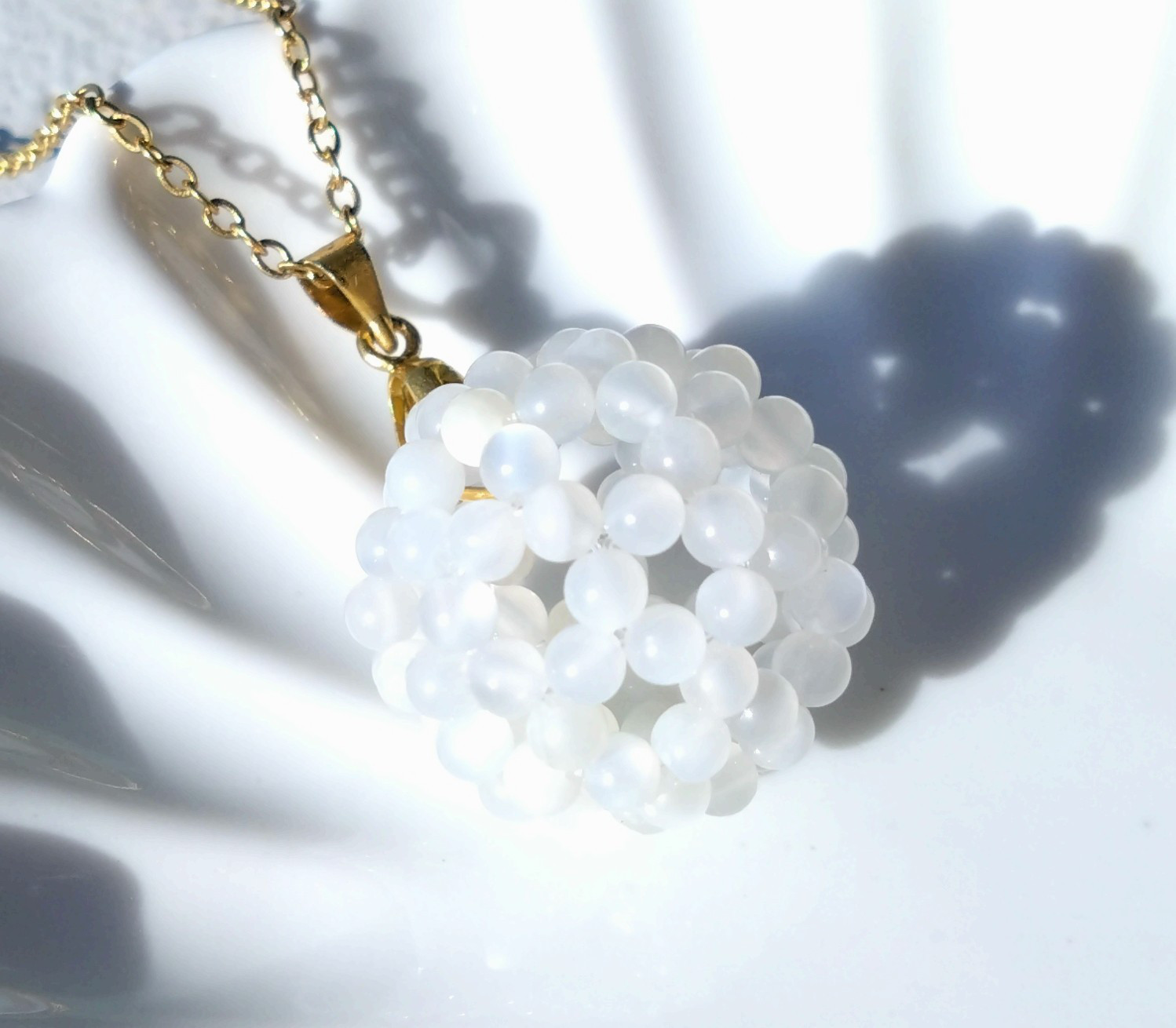 ホワイトムーンストーン 神聖幾何学フラーレンネックレス