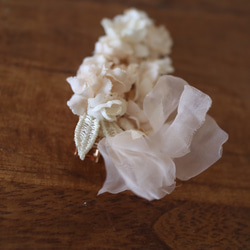 ハーブ染め小花とかすみ草のコサージュクリップ 9枚目の画像