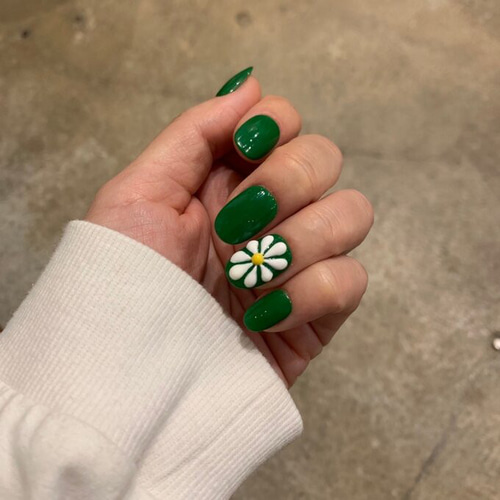 ワンカラーのぷっくりフラワーネイル ネイルチップ（つけ爪