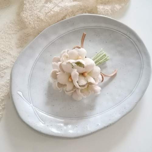 染め布花＊すみれの花束コサージュ コサージュ ｱﾄﾘｴ flower