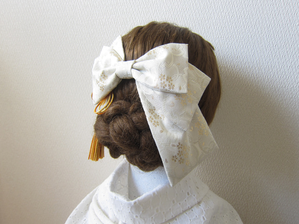 髪飾り　リボン✿金襴 アシンメトリー　白　ウエディング　成人式　卒業式　着物　袴　振袖　 9枚目の画像