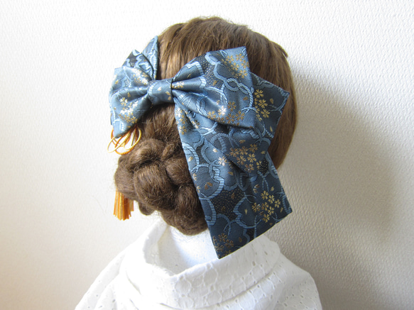 髪飾り　リボン✿金襴 アシンメトリー　藍色　ウエディング　成人式　卒業式　着物　袴　振袖　 1枚目の画像