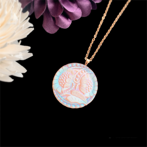 桜色のひまわり  ピンクゴールドのネックレス ［チェコガラス］ / シュガーピンク オーロラ　ボタンアクセサリー 1枚目の画像