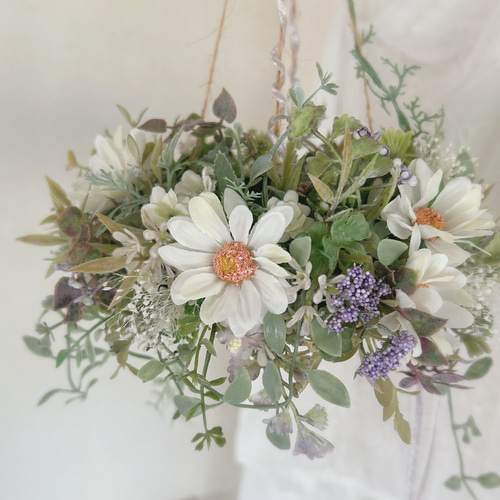 デイジーとナチュラルグリーンのフライングリース/フラワーインテリア